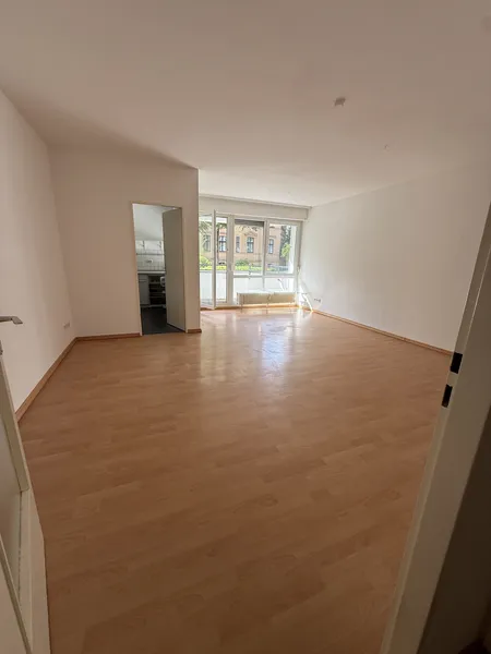 Helle 2-Zimmerwohnung mit EBK und großem Balkon — photo 1
